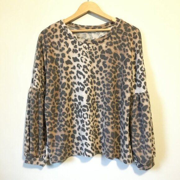 Soft Leopard Print Statement Sleeve Top - Picture 3 of 16